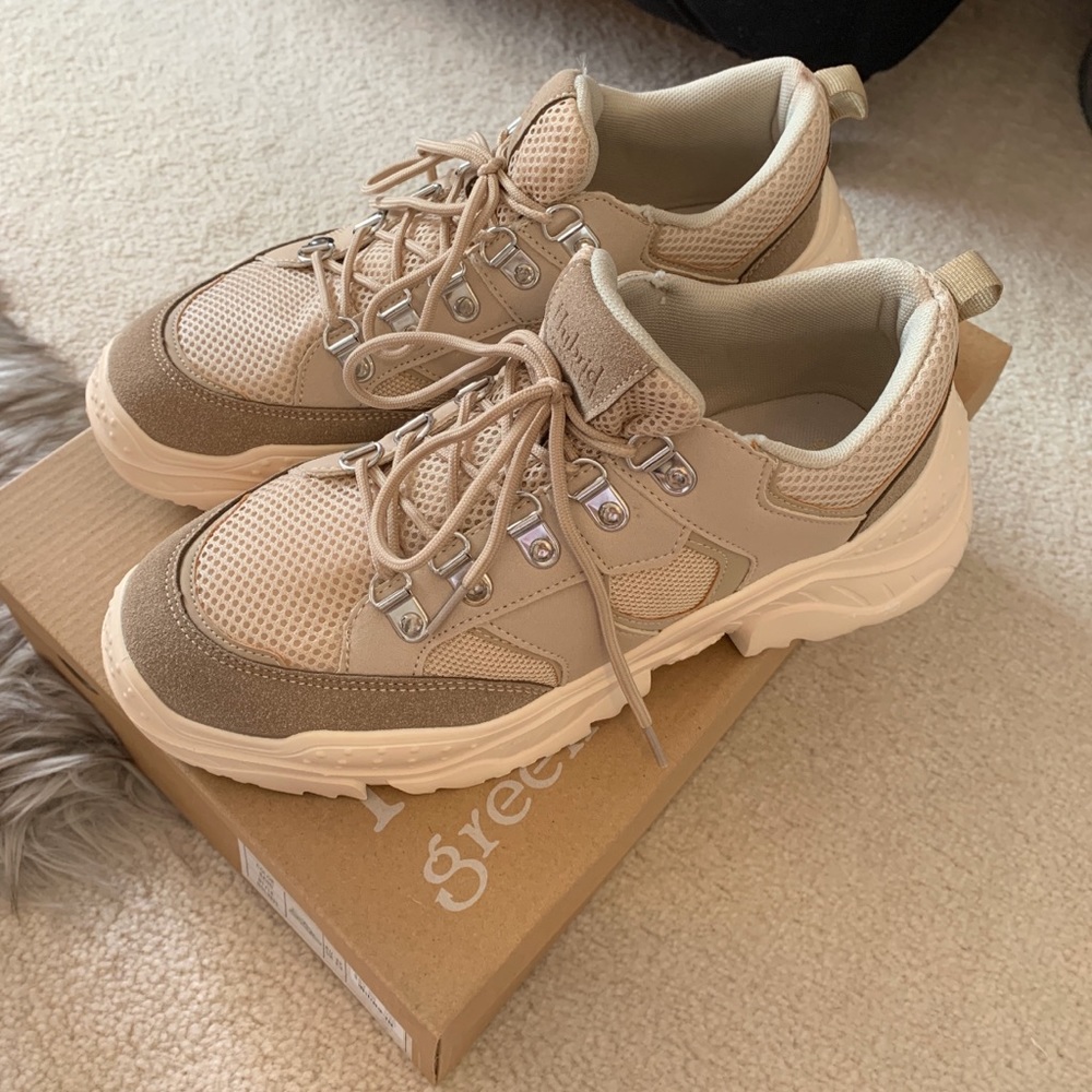 Beige Sneakers